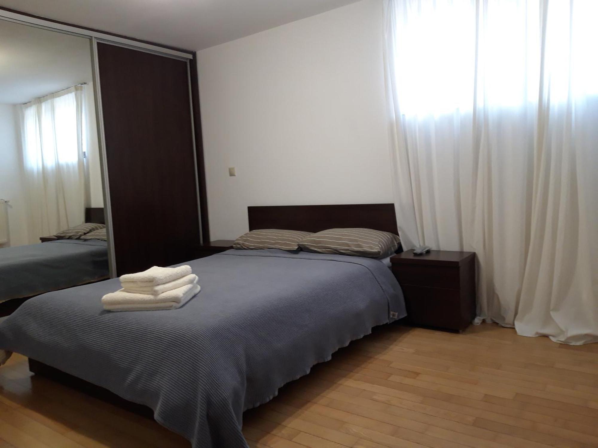 Papas Apartments Bucurestii Noi Bilik gambar