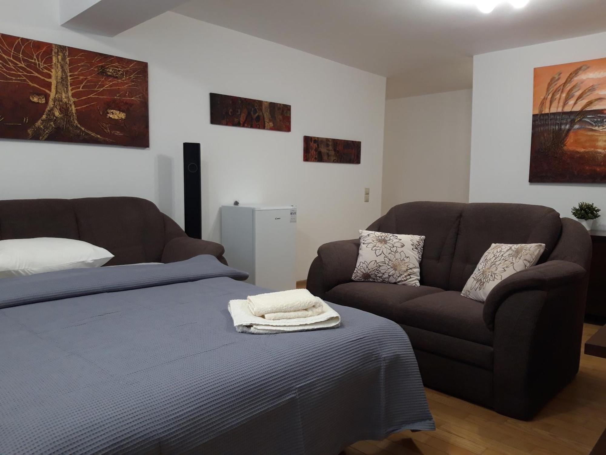 Papas Apartments Bucurestii Noi Bilik gambar
